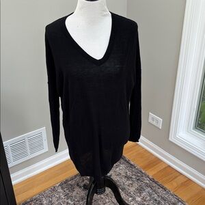 Vince | black V-Neck tunic Sweater, Sz M